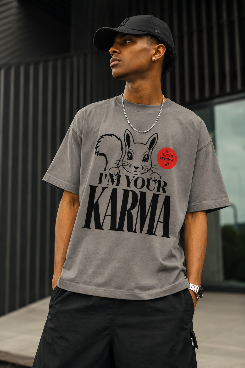 SQUIRREL KARMA Noir Oversized T-Shirt